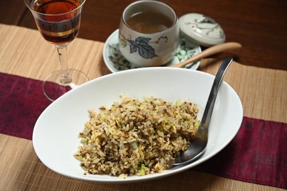 【逗子】葉っぱがおいしさの決め手。ベジ中華の名店で味わう地元野菜の「セロリ炒飯」