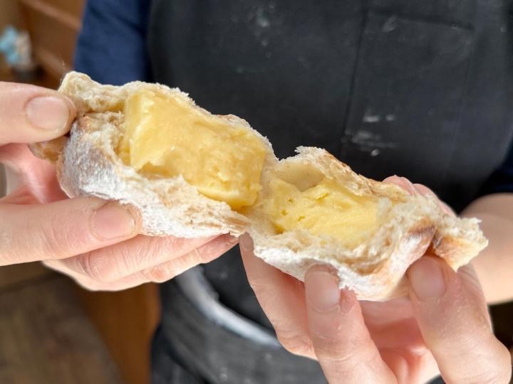 横須賀】全粒粉×自家製クリームのカリふわ食感。絶品クリームパンが