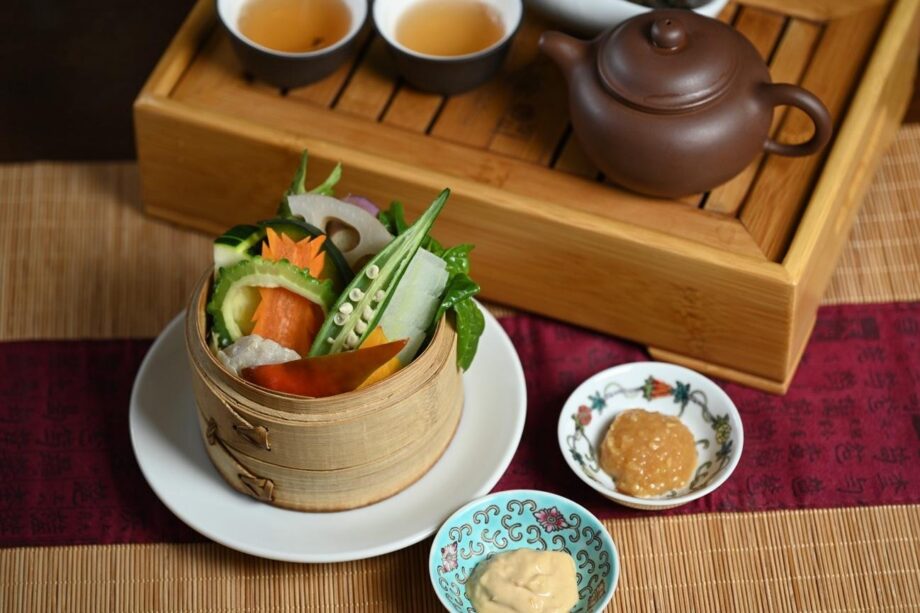 【逗子】お通しが裏名物！ 地元野菜の蒸籠蒸しと黄酒を楽しむ中華「せろりや」