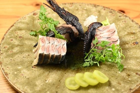 【逗子】鰯の命を一皿に。和酒ビストロKOYAの名物「鰯の酢〆テリーヌ」