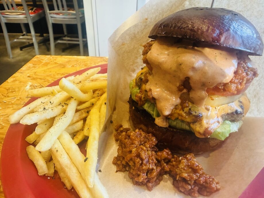 【京急鶴見】「OTC」肉々しいのに重たくない!牛肉100%ハンバーガー