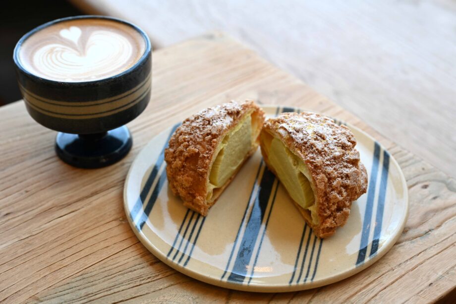 【逗子】毎日完売の「ピスタチオのクリームパフ」を海辺やプールサイド?で