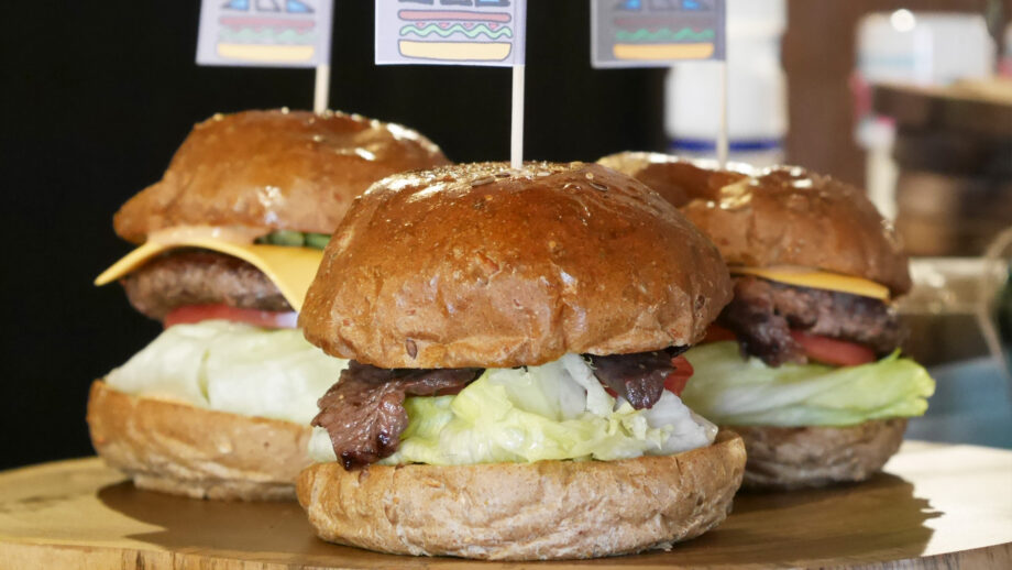 横須賀】熟成肉100%バーガーが絶品 海辺の古民家カフェ「blue green