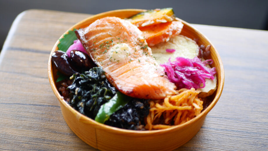 【横須賀】愛犬と癒しランチ。発酵×三浦野菜の「塩麹わっぱ弁当」