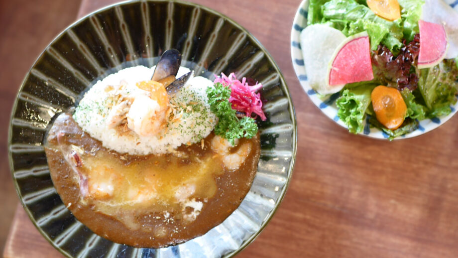 【葉山】極上シーフードカレーとフレンチの技。隠れ家カフェ会英楼で味わう贅沢ランチ