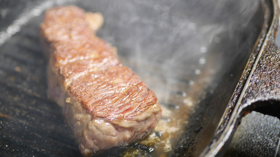 【横須賀】 香ばしさと肉汁を味わうイタリアンステーキ「牛肉のタリアータ」Piccolo Bruco