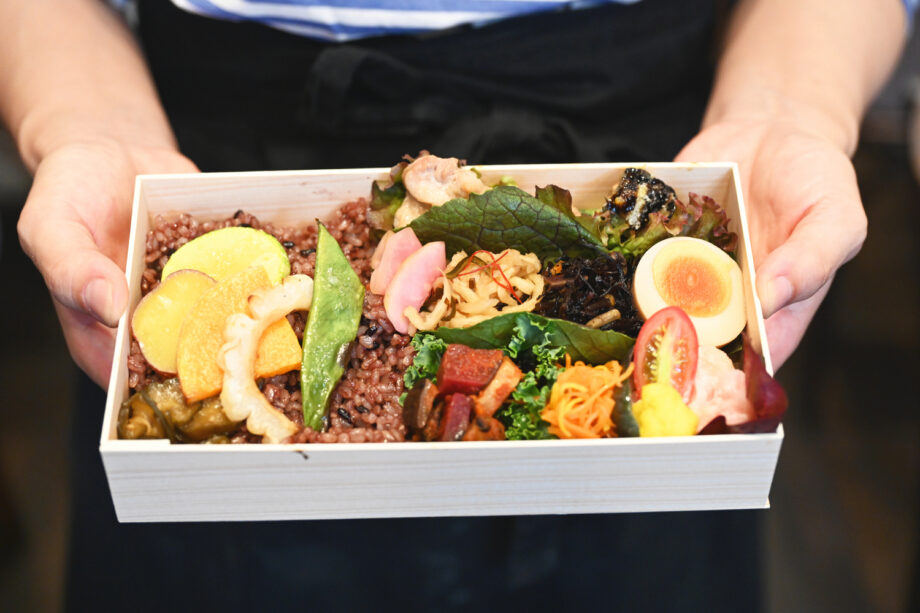 【逗子】ロケ弁でも大人気！　三浦野菜たっぷりで、思わず笑顔になる折り箱弁当