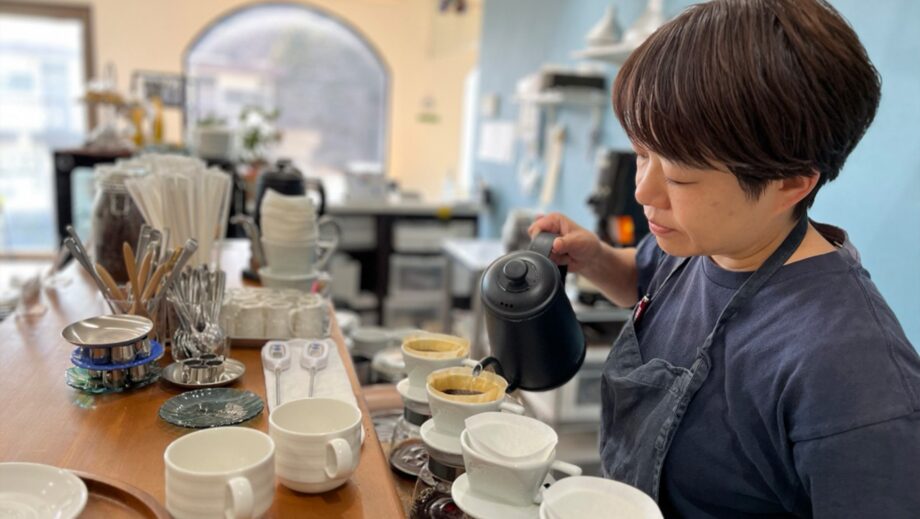 【横須賀】カフェ・バッハで研鑽を積んだ、高橋幸恵さんが淹れる自家焙煎コーヒー「TAKAHASHI COFFEE」
