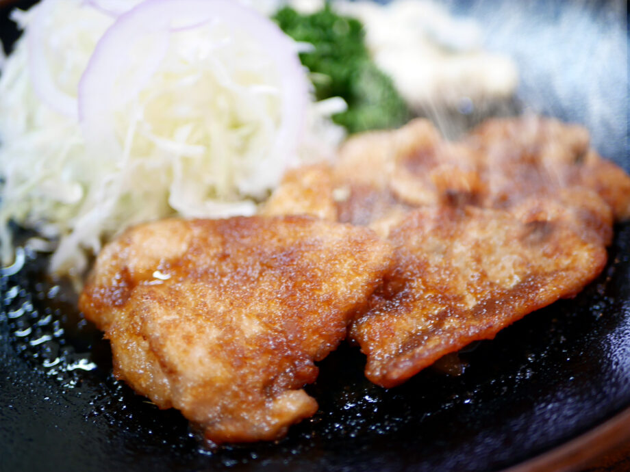 北久里浜】秘伝ダレ×厳選豚の旨みが溶け合う、至福の生姜焼き定食｜と