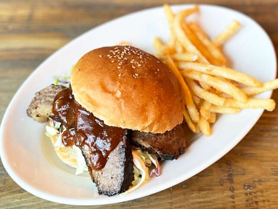 葉山】溶岩石グリルで魅せる！本格バーガーとBBQ肉料理のアメリカン