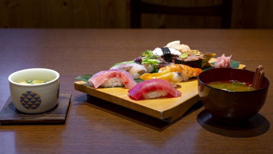 【久里浜】2代目の挑戦が光る！「ひさご寿司」で味わう板前おまかせにぎりと地ダコ刺