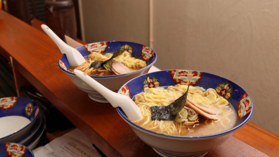 【横須賀】トリュフ香る塩そばが話題。「支那そば ひらおか」黄金色スープの一杯