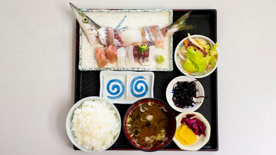 【三浦】金田湾の朝採れ新鮮海鮮定食がリーズナブルに味わえる「漁火亭」