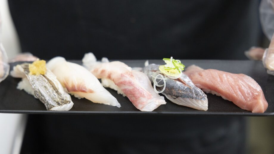 【三浦海岸】齋藤板長の握りたてをお届け「みうら市場寿司」自慢の地魚寿司