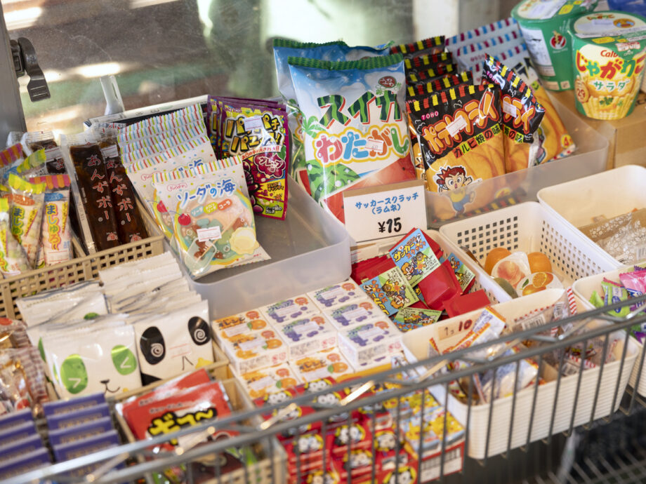 三浦海岸】駄菓子で地域の子どもを見守る焼き鳥屋「BC-STAND