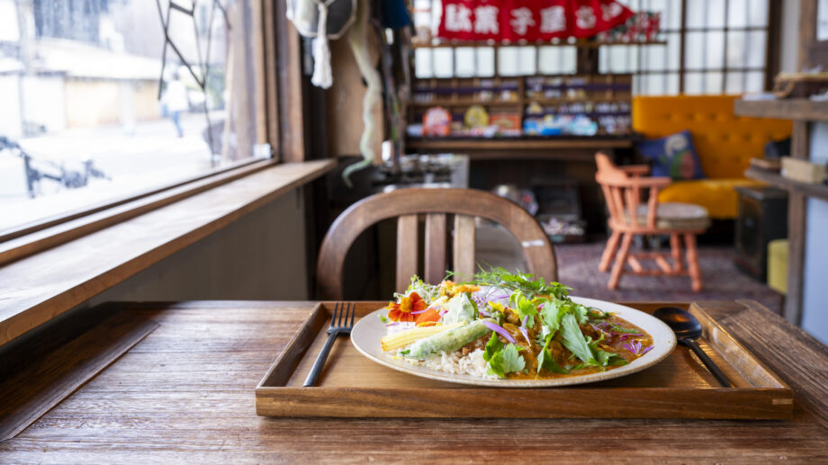 【東逗子】彩りと五味が広がる「ひるね」の玄米スパイスカレー。齊藤里娜さんの手作りランチ