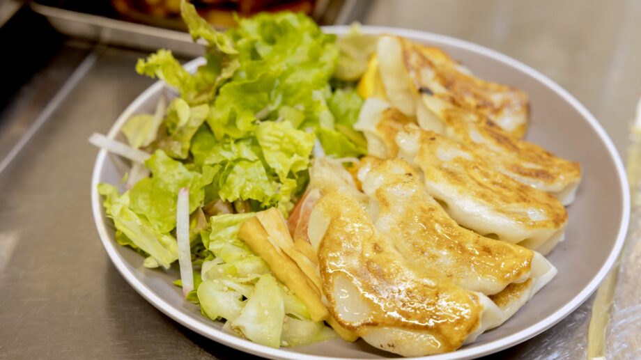 【三崎】「うーぼん家」地元の家族に愛される青木夫婦お手製の餃子