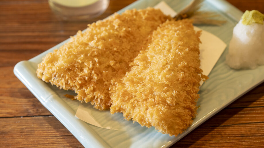 【三崎】店主・荏原秀介さんの技が光る一品料理 「食房miura」のふわふわアジフライ