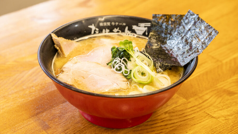 【横須賀】葉山牛の旨味が濃厚すっきり 牛テールラーメン専門「たけめん」