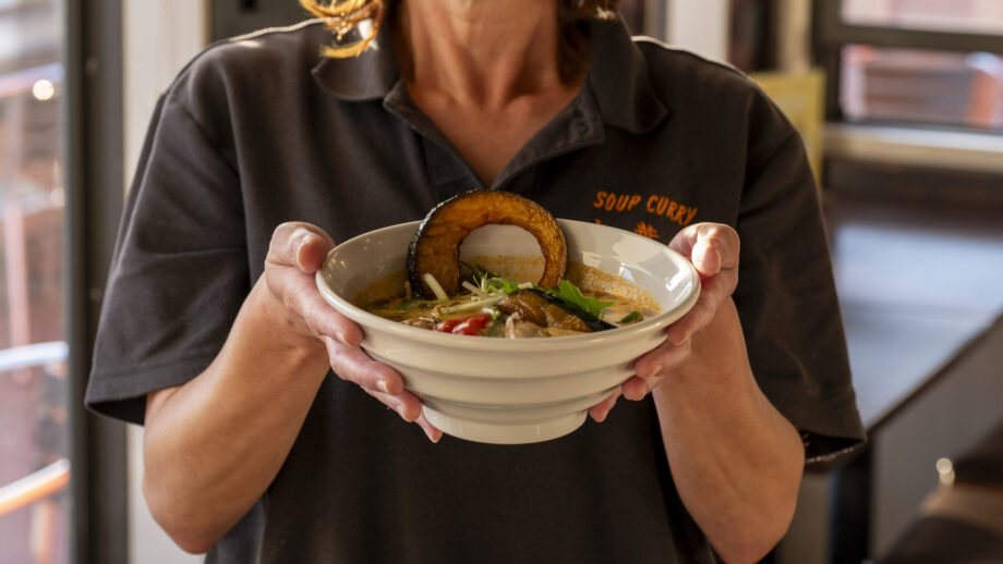 【葉山】外は絶景。南葉亭の冬季限定「牡蠣チャウダー風スープカレー」