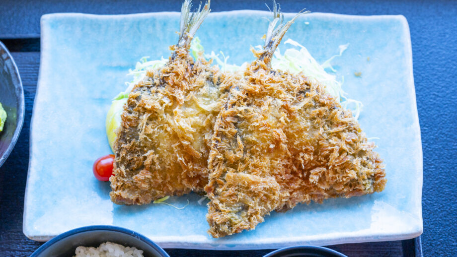 【三崎】三崎マグロと一緒に食べたい「魚市場食堂」のあっさりあじフライ定食