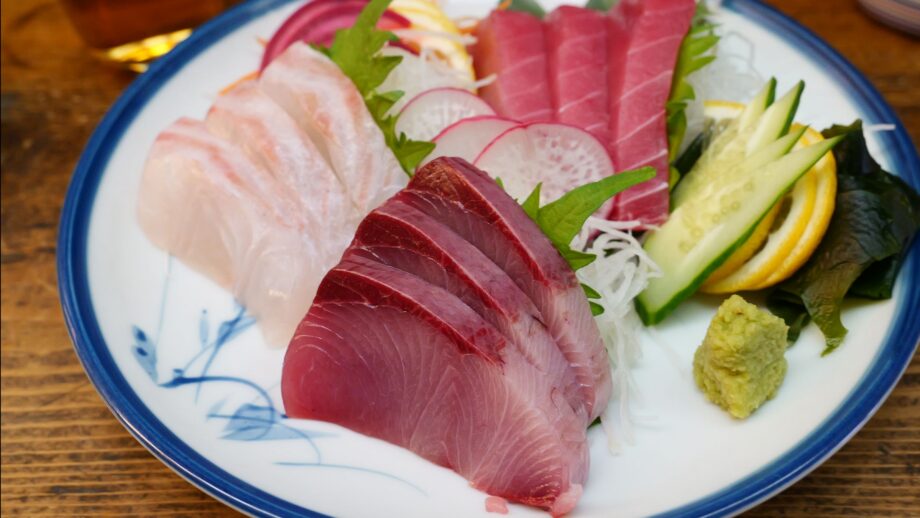 【久里浜】地元食材にこだわる「みくり」三浦野菜もたっぷりの「本日のお刺身3種盛り」