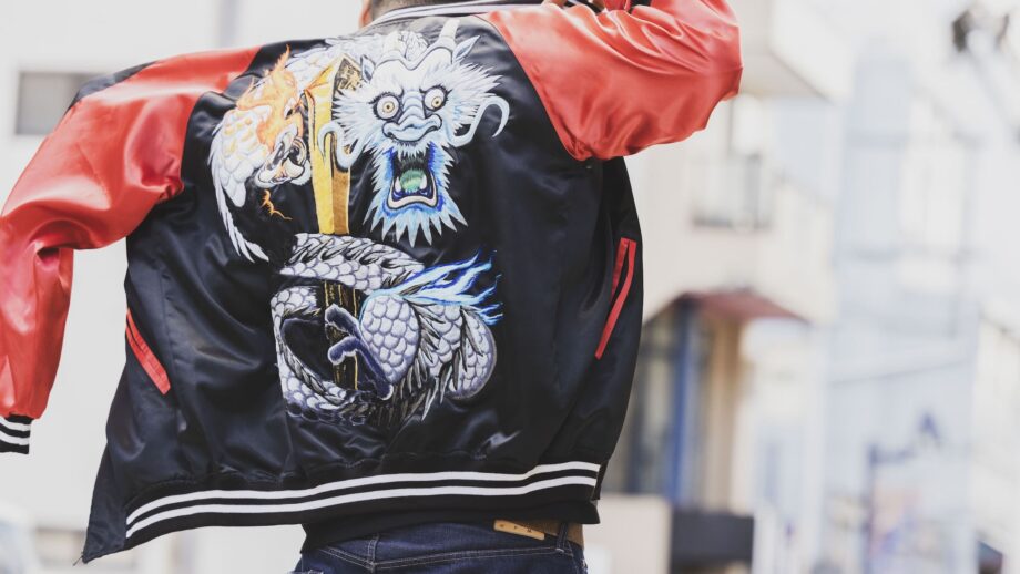 【横須賀】山上大輔さんが作る唯一無二のスカジャン「ドブ板コーバスタジオ」