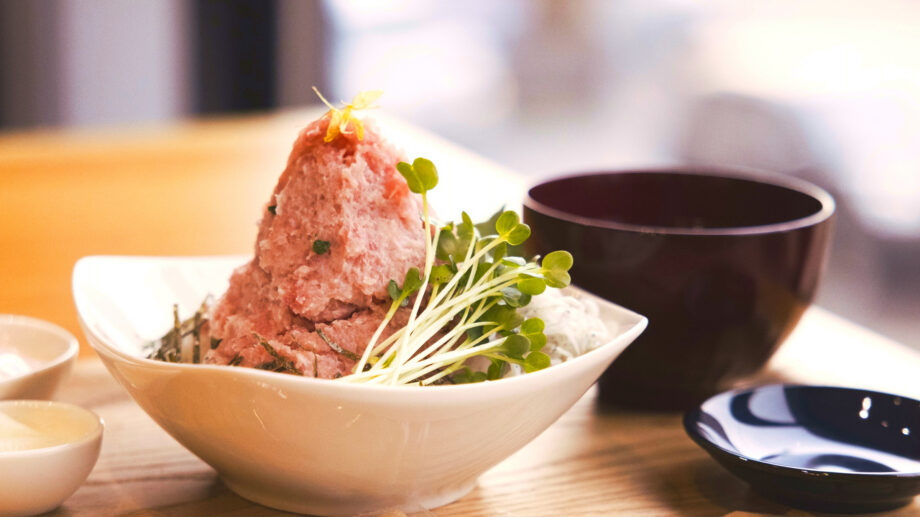 【三浦海岸】上質な三崎マグロ山盛り！「Cafe134」のネギトロタワー丼