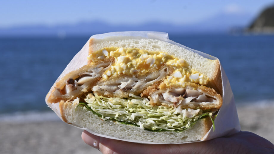 【逗子】老舗鮮魚店が仕掛ける新名物「FLATFISHのアジフライサンド」とは？