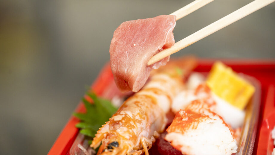 【逗子】創業97年の老舗鮮魚店が生んだ本マグロたっぷりの刺身弁当