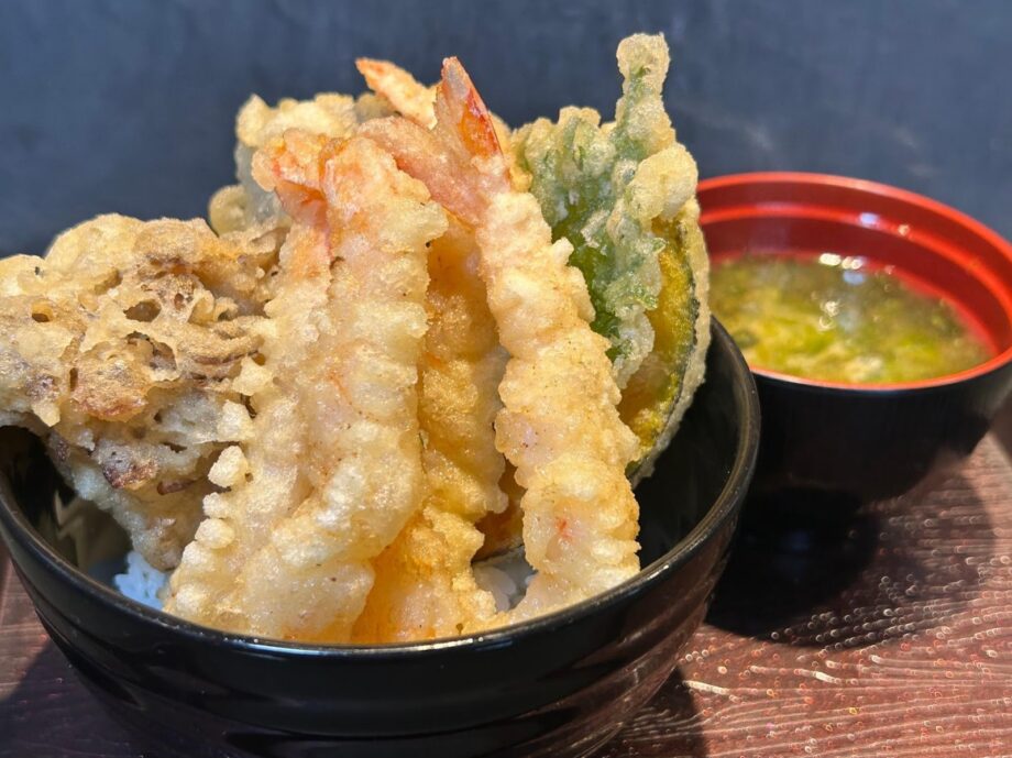【横須賀】揚げたて天ぷらで笑顔の連鎖！『天ぷら葉やま』の絶品”アゲアゲ”海老天丼