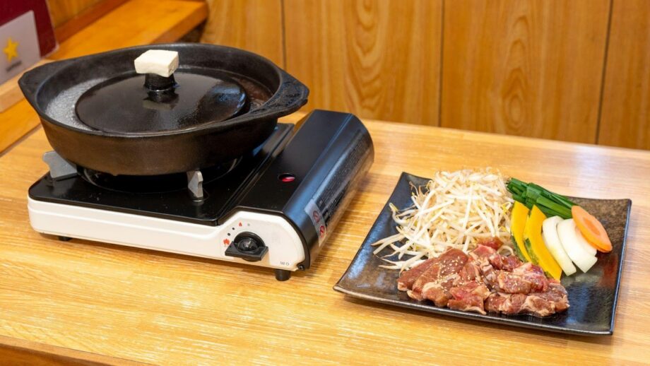 横須賀】横須賀で本格北海道ジンギスカン！？分厚いラム肉と特注鍋の