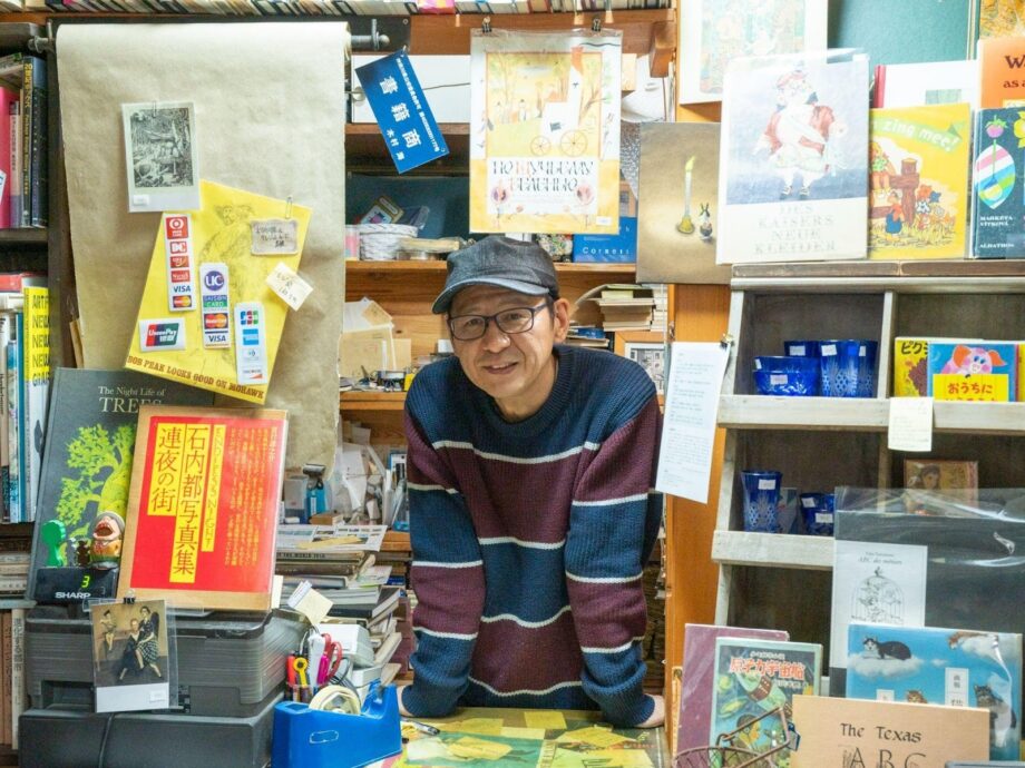 逗子】古本の迷宮へ 「古本イサド ととら堂」店主・木村海さんが薦める