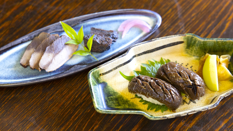 【三浦海岸】廃棄食材を看板商品へ。「伊豆島」で食べる三崎の新名物・茜身