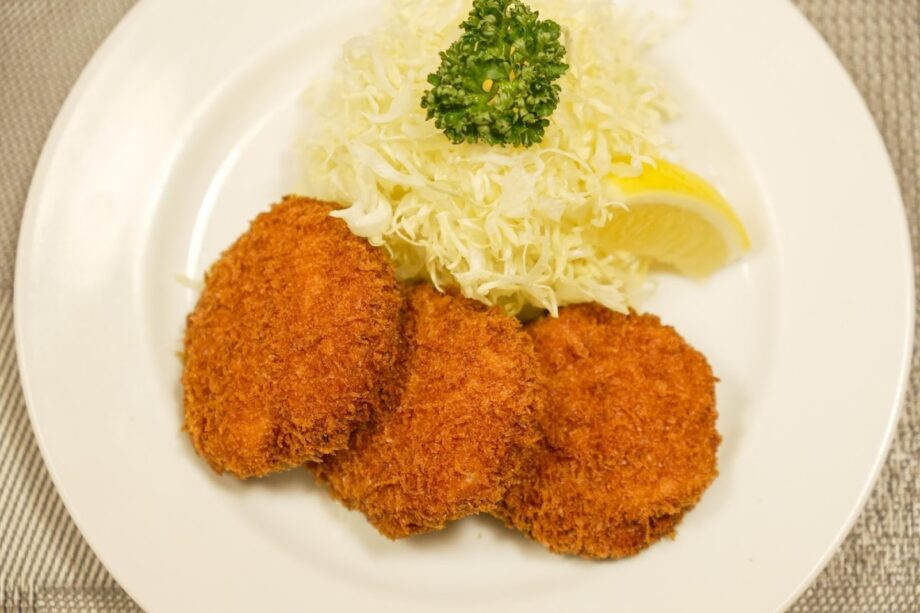 【横須賀】創業昭和24年。箸で切れる“ひれカツ”の名店「やなせ支店」三代目が継ぐ味の記憶