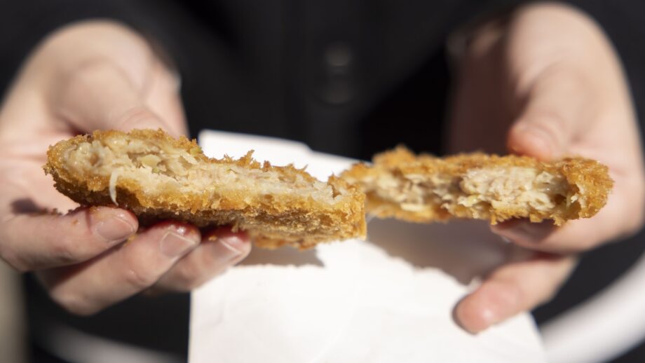 【三浦海岸】「お惣菜のマルシン」の和豚もちぶたでつくるメンチカツ