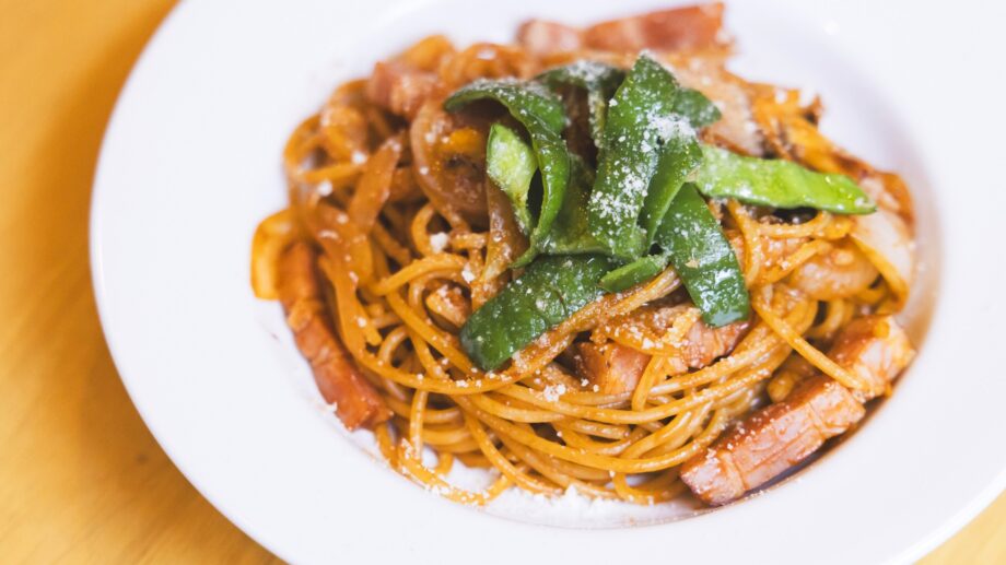 【三浦海岸】懐かしい洋食屋の味わい「ビストロ ナキータ」のナポリタン