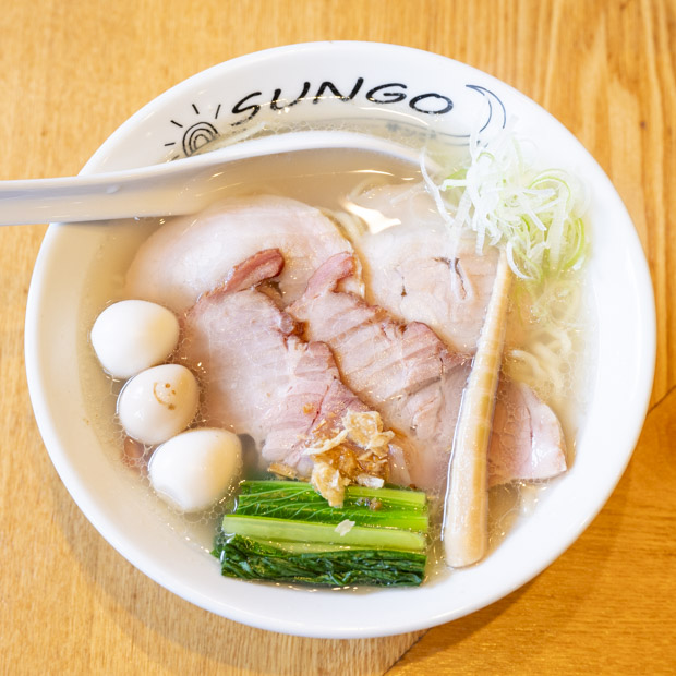 横須賀】貝と牛骨の旨味が凝縮したWスープ 夫の想いを継ぐSUNGOの一杯