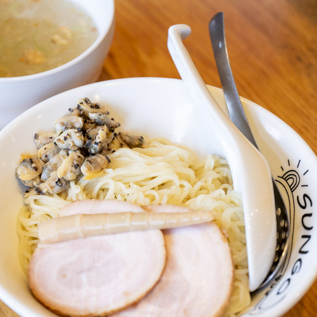 横須賀】家族と仲間の絆が詰まった牛とアサリの潮つけ麺「らぁ麺 SUNGO
