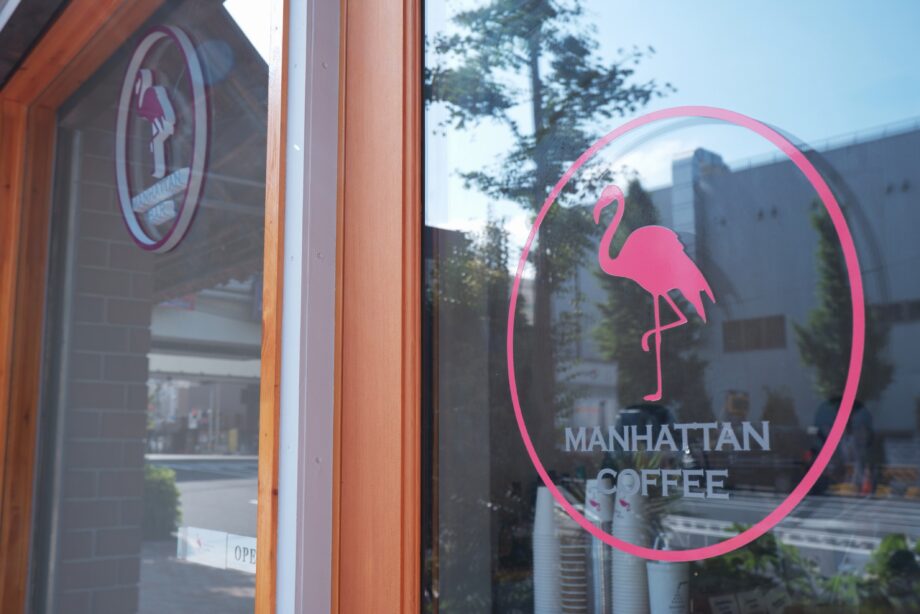 【穴守稲荷】ピンクのフラミンゴが目印「MANHATTAN COFFEE」